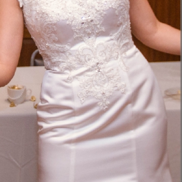 Wedding dress - Picture 3 of 8